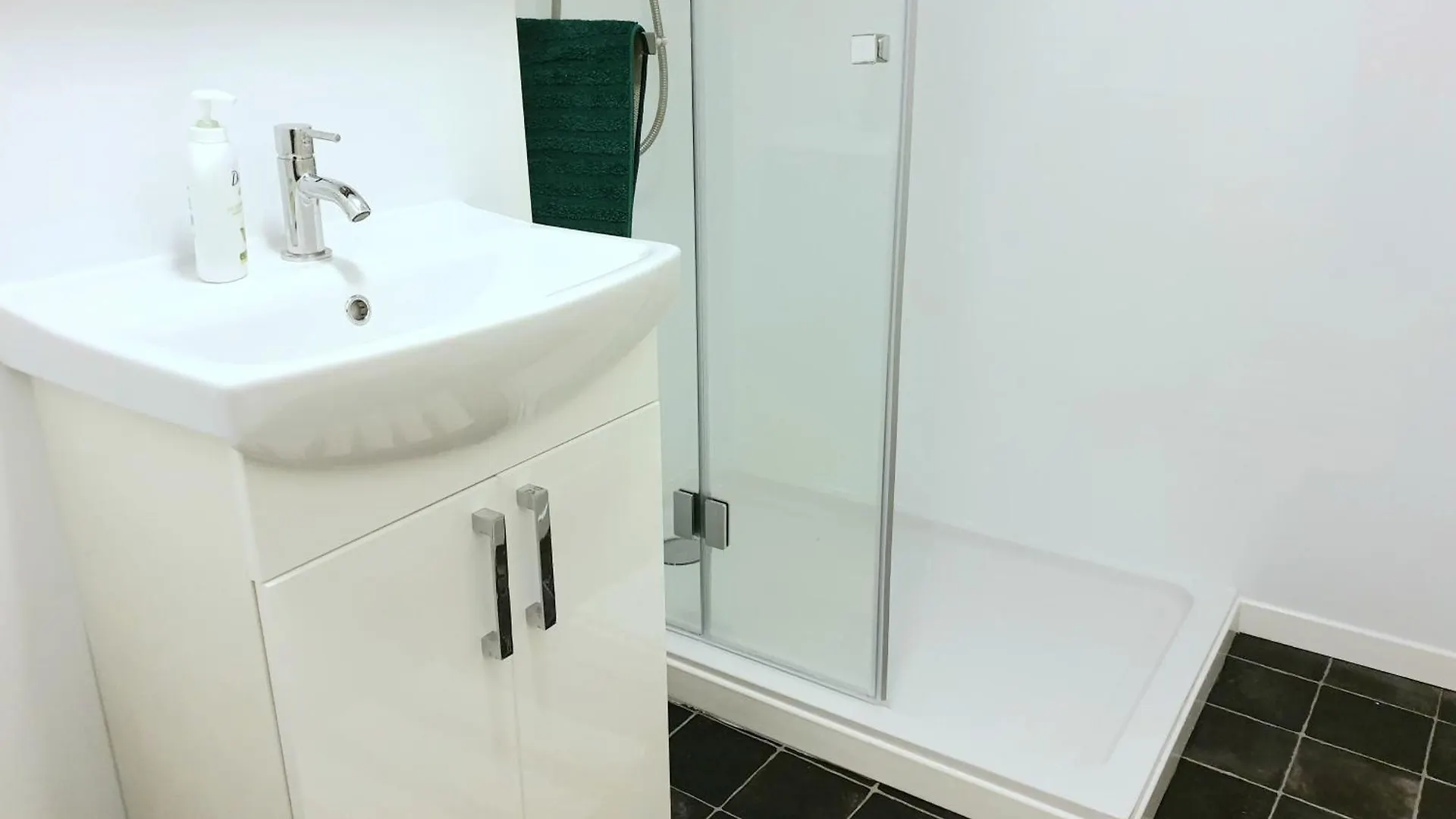 Double Room In Private Apartment London